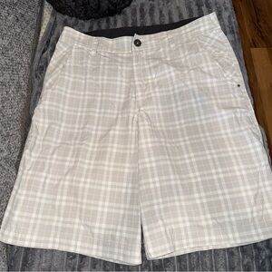 Men’s Lululemon Tan White Plaid Golf Walking Bermuda Shorts Size 34 EUC